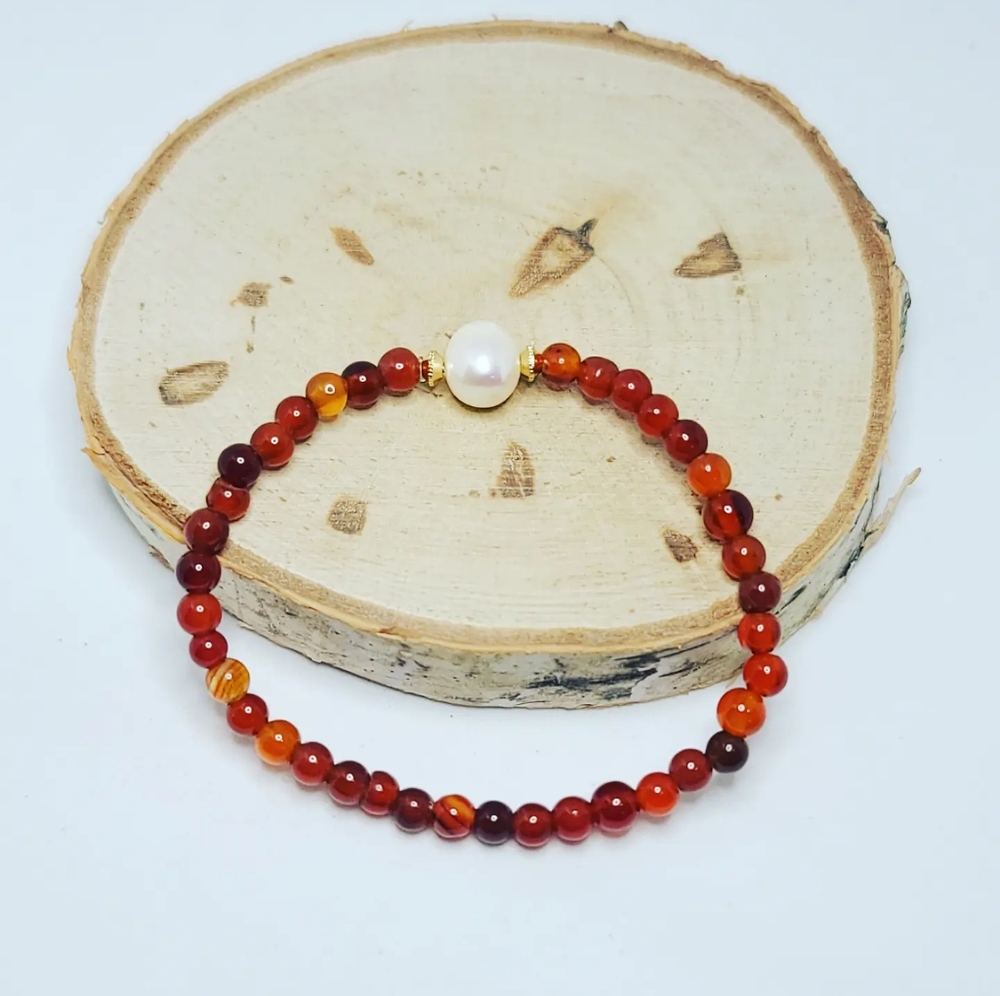 Red Agate, Freshwater Pearl bracelet 4 mm